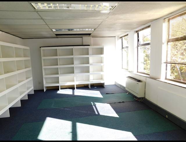 1,471M² OFFICE TO LET IN FERNDALE